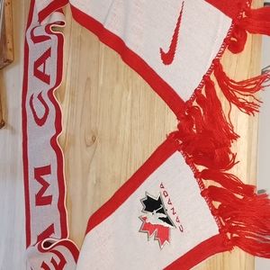 Unused NIKE TEAM CANADA HOCKEY SCARF